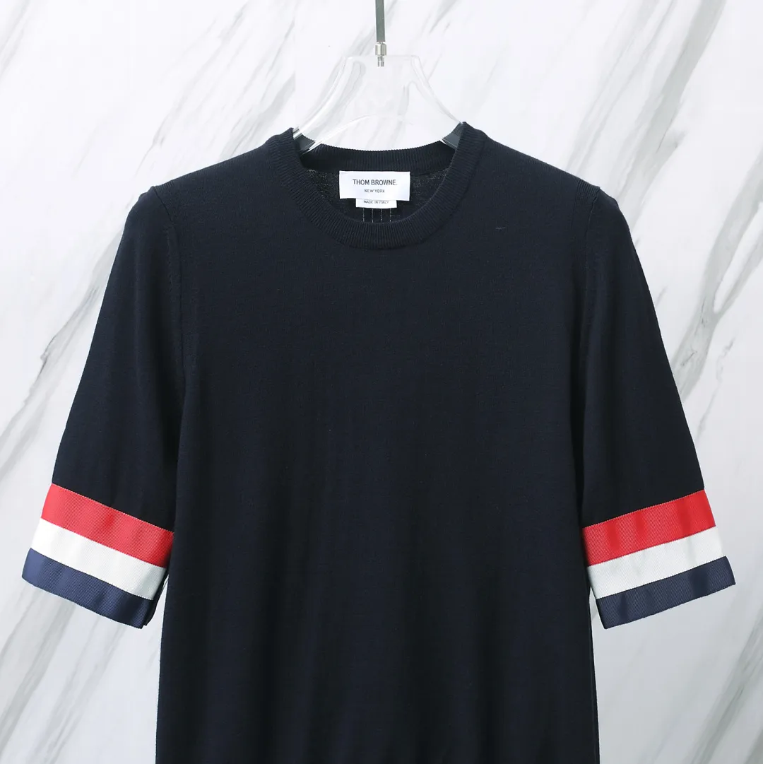：M 25（TB ） THOM BROWNE TB T Classic Breathable Authentic Quality + Authentic + Same Style Size：0/1/2/3/4 ：White/Black/Navy Blue/Light Gray